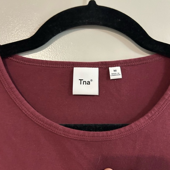Aritzia TNA Long Sleeve Cropped Tee in Burgundy - Picture 3 of 4